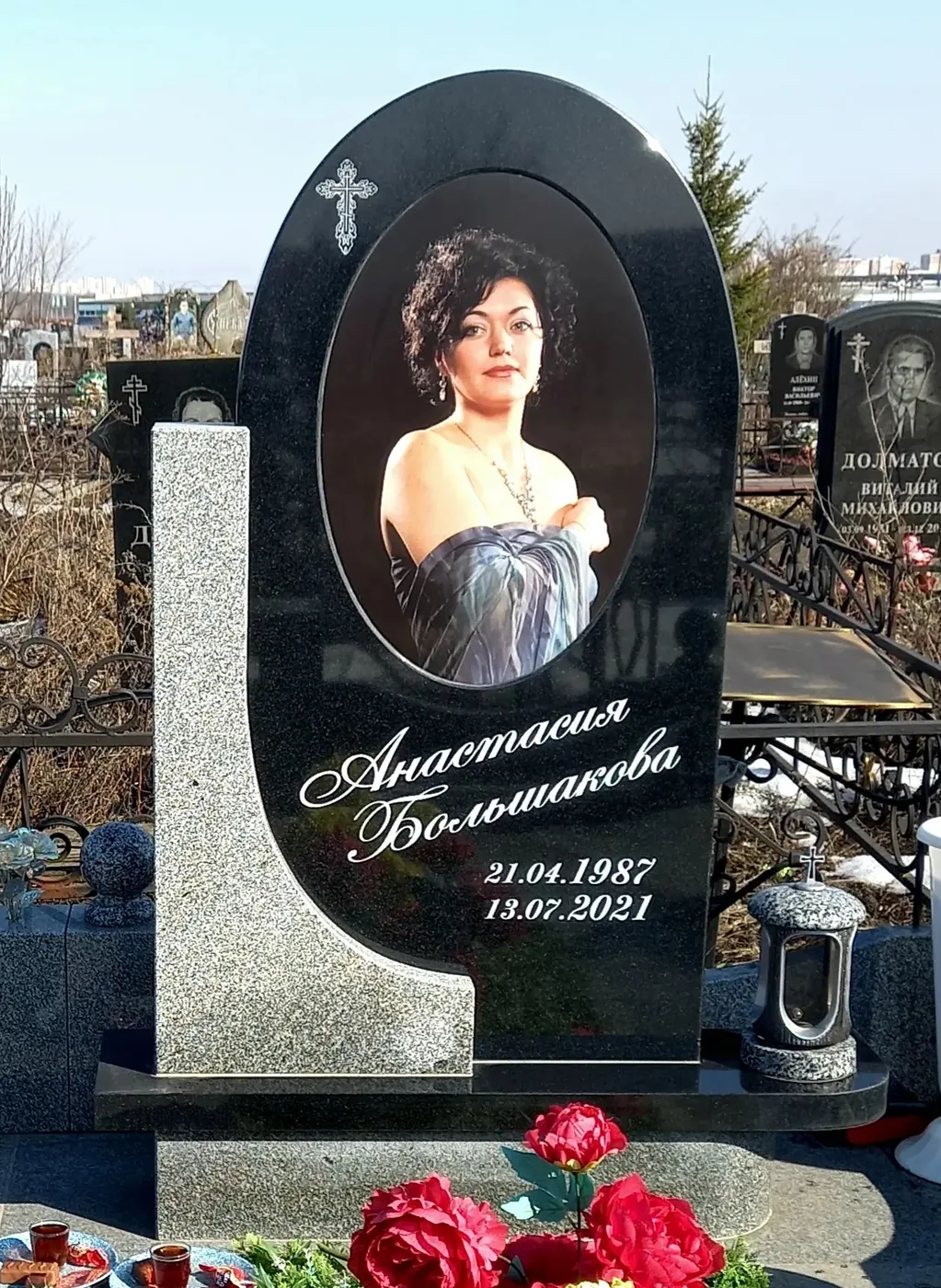 Памятник из гранита