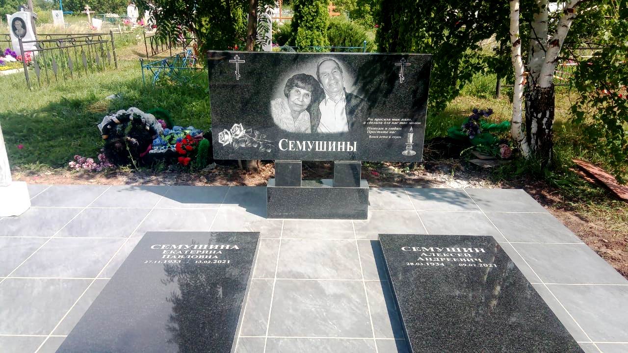 Благоустроенное захоронение с укладкой плитки